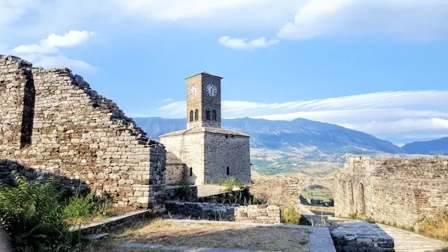Albanija