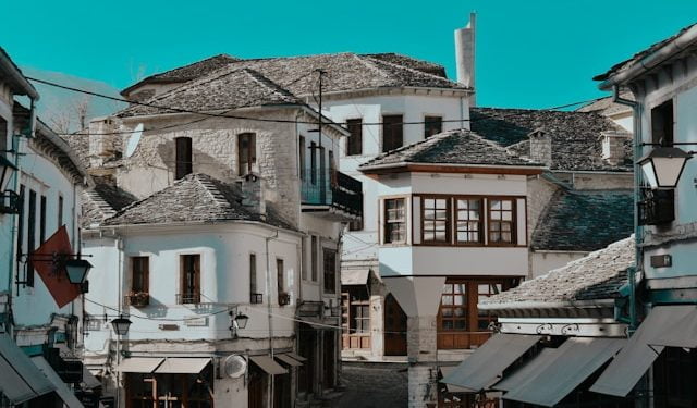 Albanija
