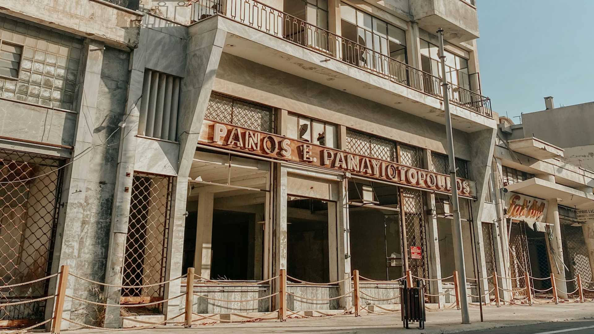 Grad duhova na Cipru: Zašto luksuzni hoteli Famaguste trunu?